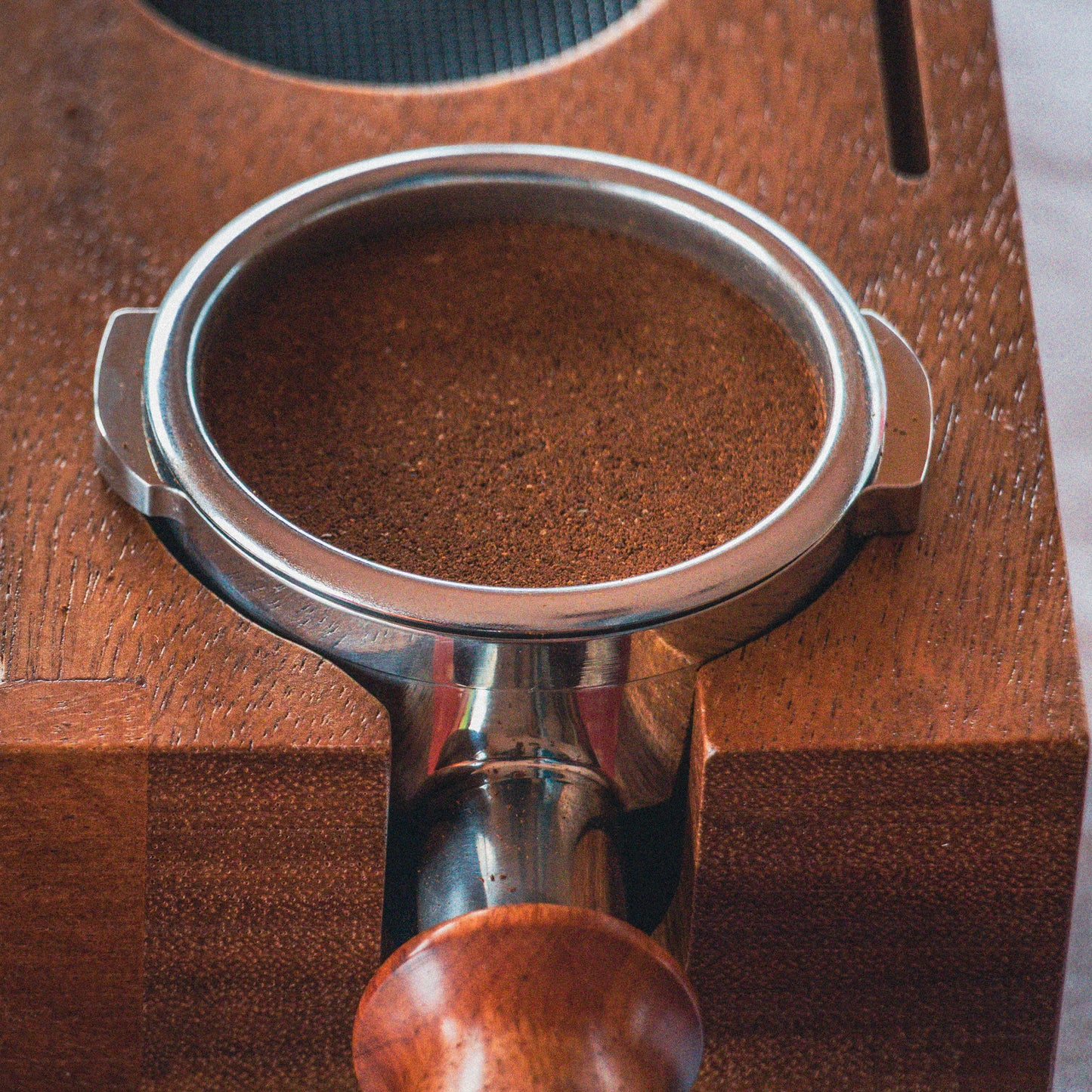 Distributed coffee by a espresso distributor tool