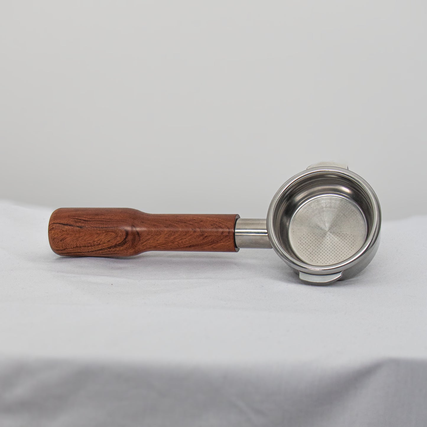 Wooden portafilter handle with bottomless portafilter head