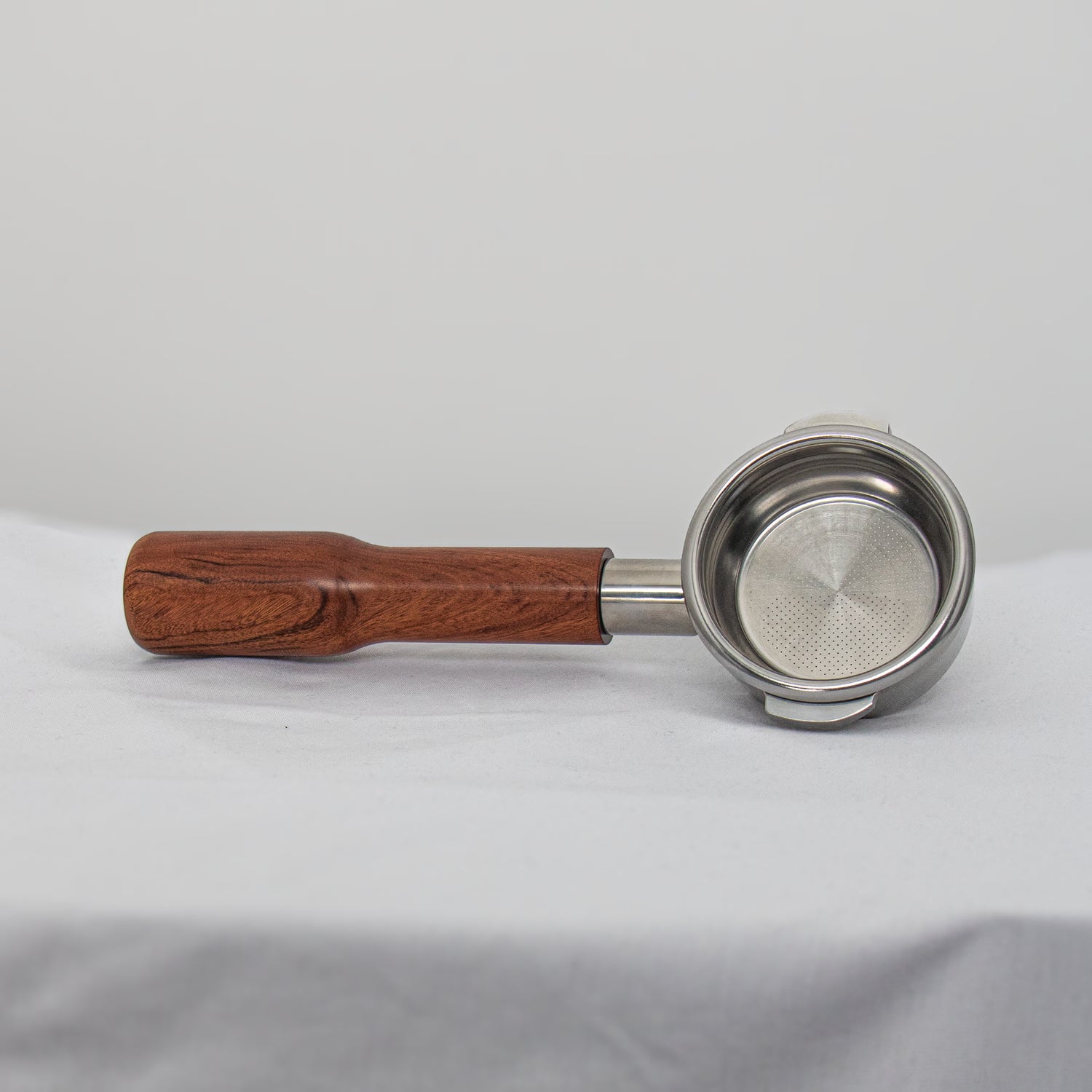 Wooden portafilter handle with bottomless portafilter head